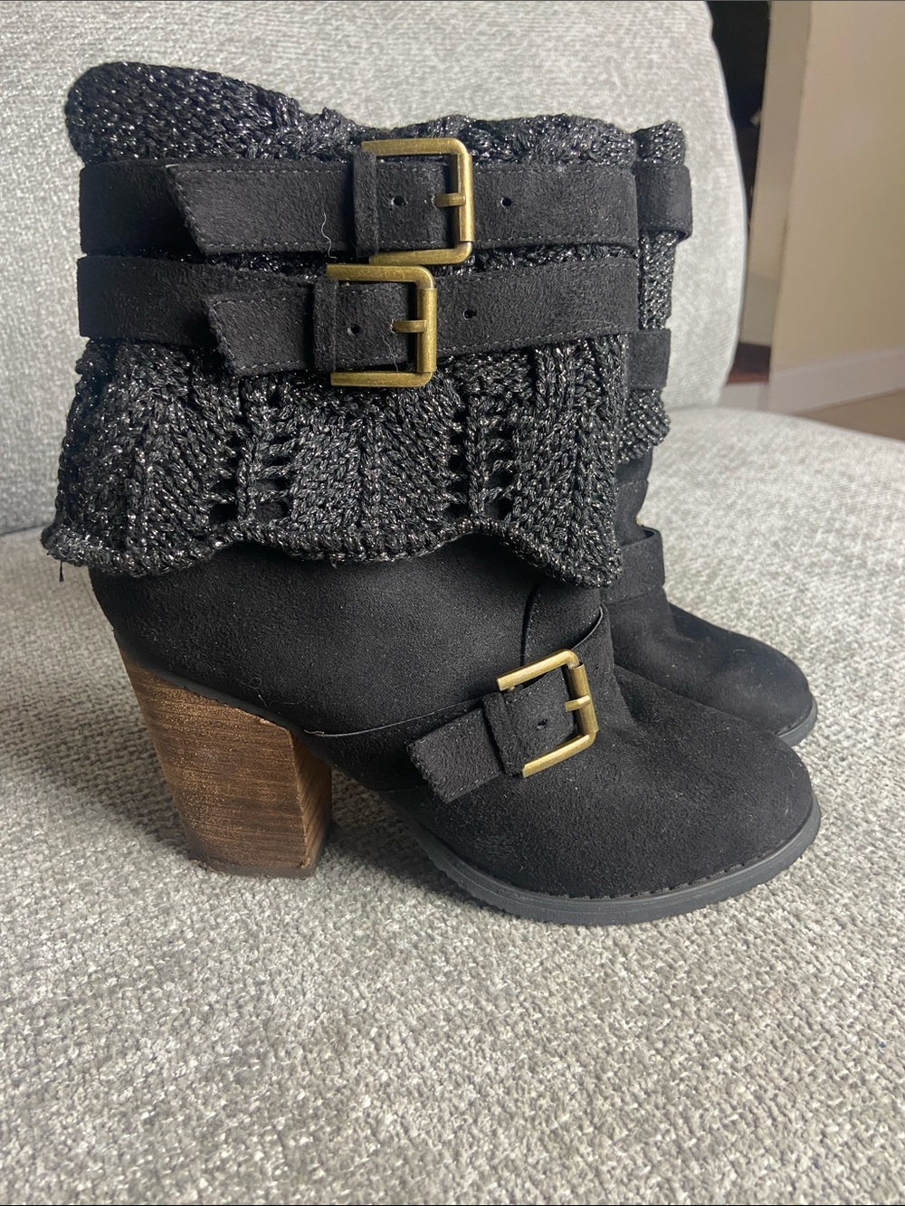 VENUS Black Knit Cuff Buckle Heeled Ankle Boots size 5 1/2